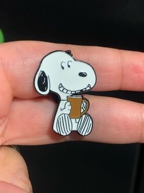 Peanuts: Snoopy Enamel Pin with Brown Mug